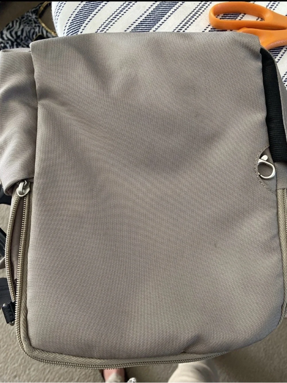 Travelon beige Crossbody multi/pocket Organizer Bag with card slots
